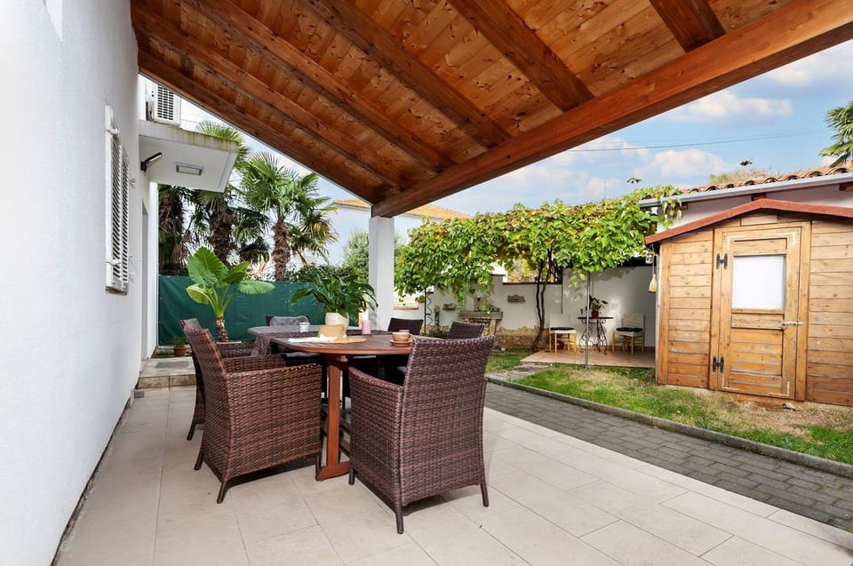 Beschauliches Studio-Apartment mit mediterranem Garten - 10 Minuten zum Strand Apartment in Rovinj