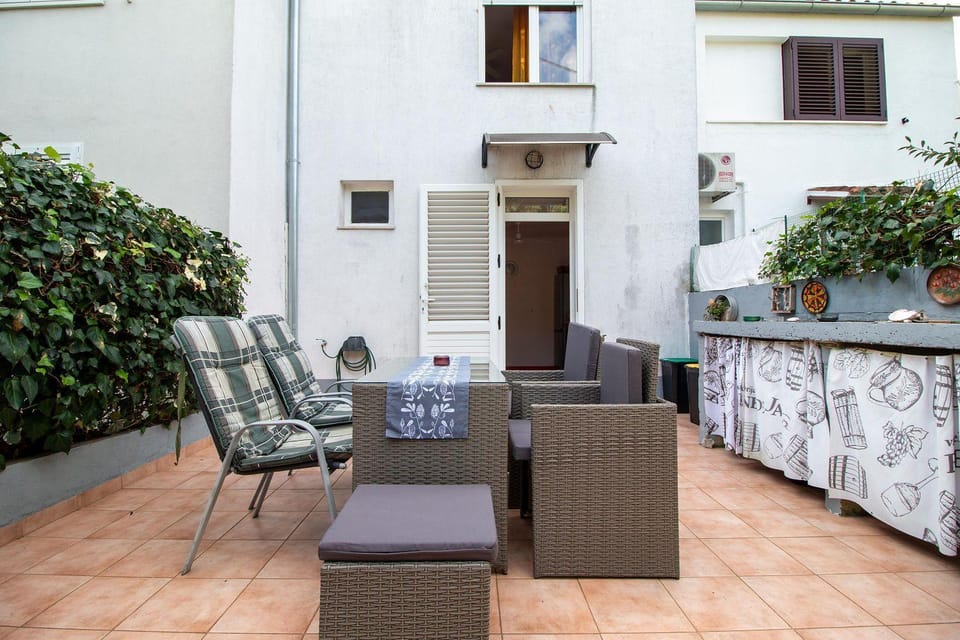 Modernes Apartment nur 50 Meter zum Zentrum von Rovinj mit Privatparkplatz Apartment in Rovinj