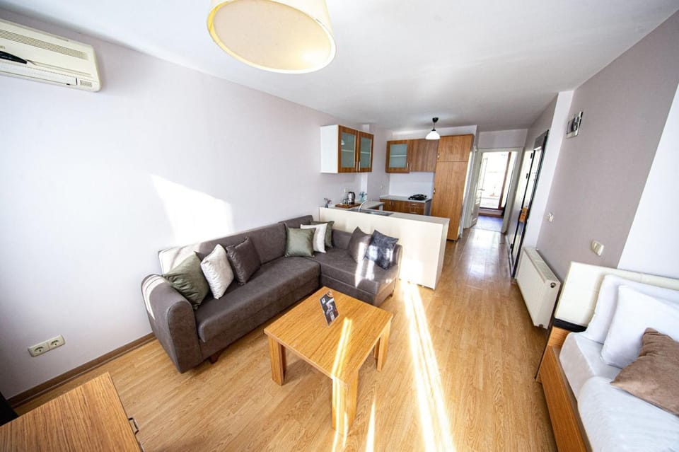 Bed, TV and multimedia, Kitchen or kitchenette, Living room, Photo of the whole room, Seating area, Dining area, Bedroom, internet, wardrobe, air conditioner