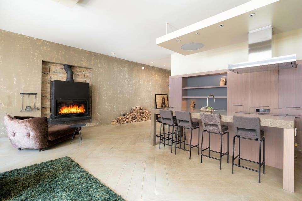 Kitchen or kitchenette, Living room