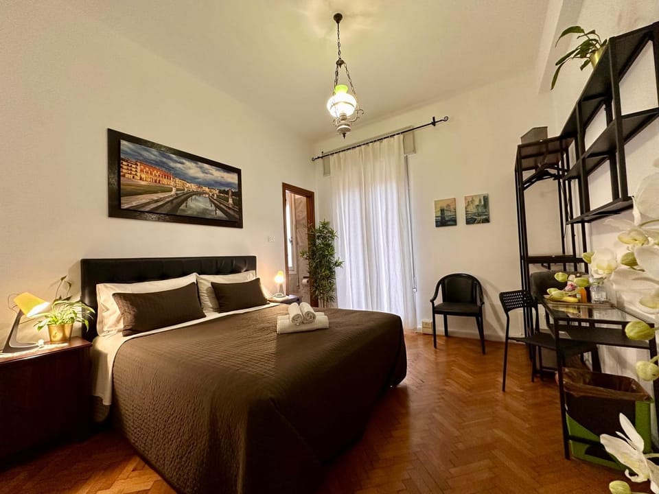 Bed, Bathroom, Balcony/Terrace, Food and drinks, Photo of the whole room, Decorative detail, Bedroom, Breakfast, Italian breakfast, Drinks, Non alcoholic drinks, heating, towels, wardrobe, air conditioner
