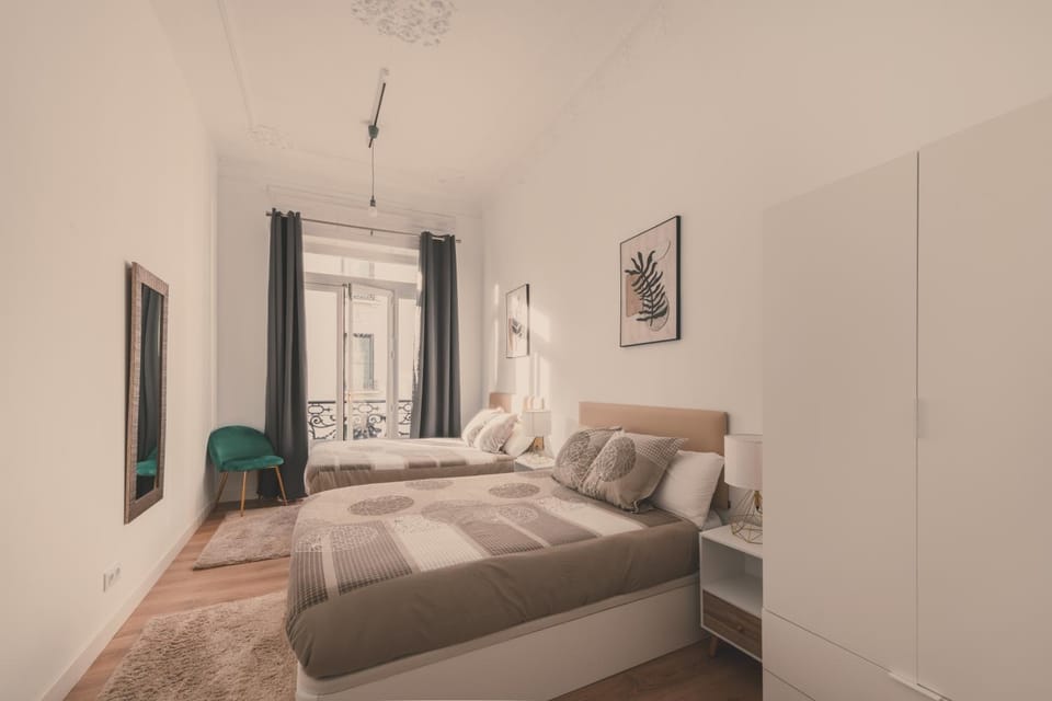 8 rooms, 6 bathrooms over Gran Via Street Apartment in Centro