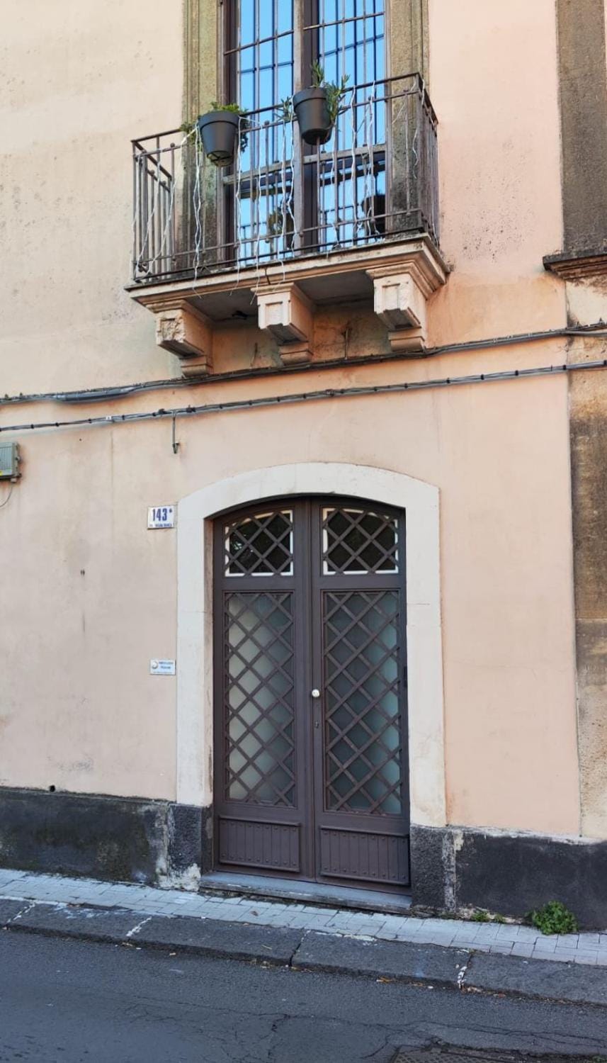 Property building, Quiet street view