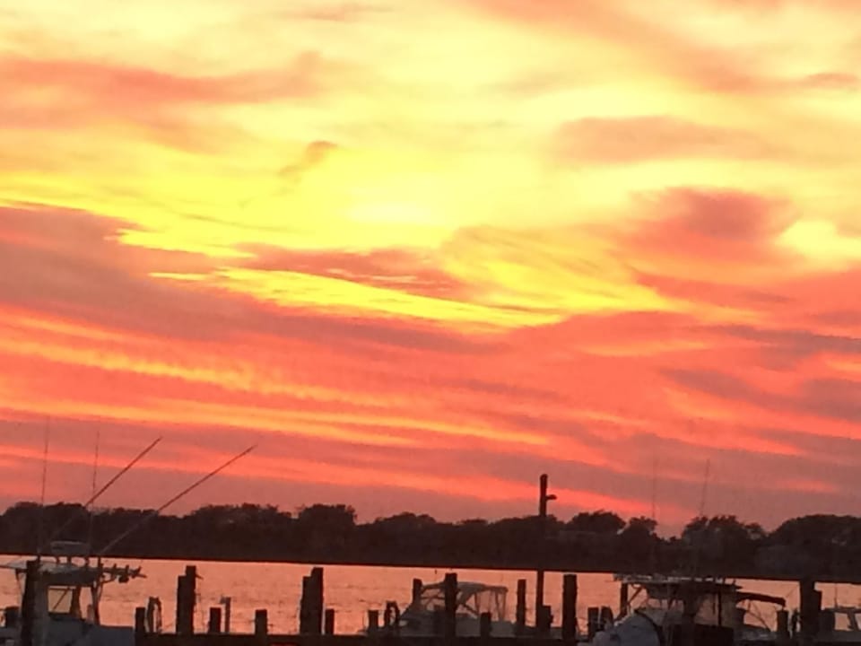 Chill Fire Island Beachfront Cottage with Amazing Bay and Sunset Views, Perfect Location in Fair Harbor House in Fair Harbor