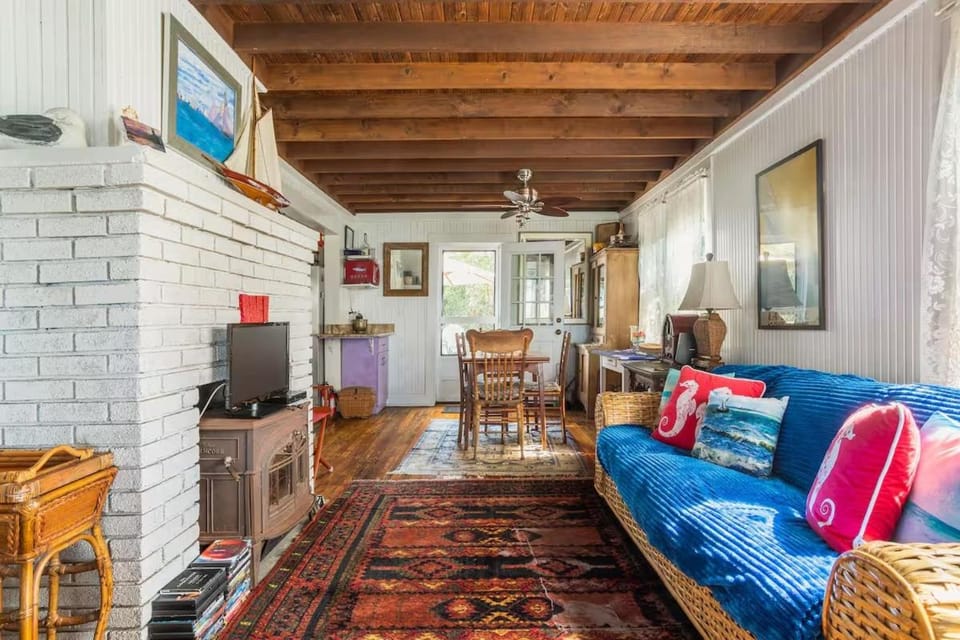 Chill Fire Island Beachfront Cottage with Amazing Bay and Sunset Views, Perfect Location in Fair Harbor House in Fair Harbor