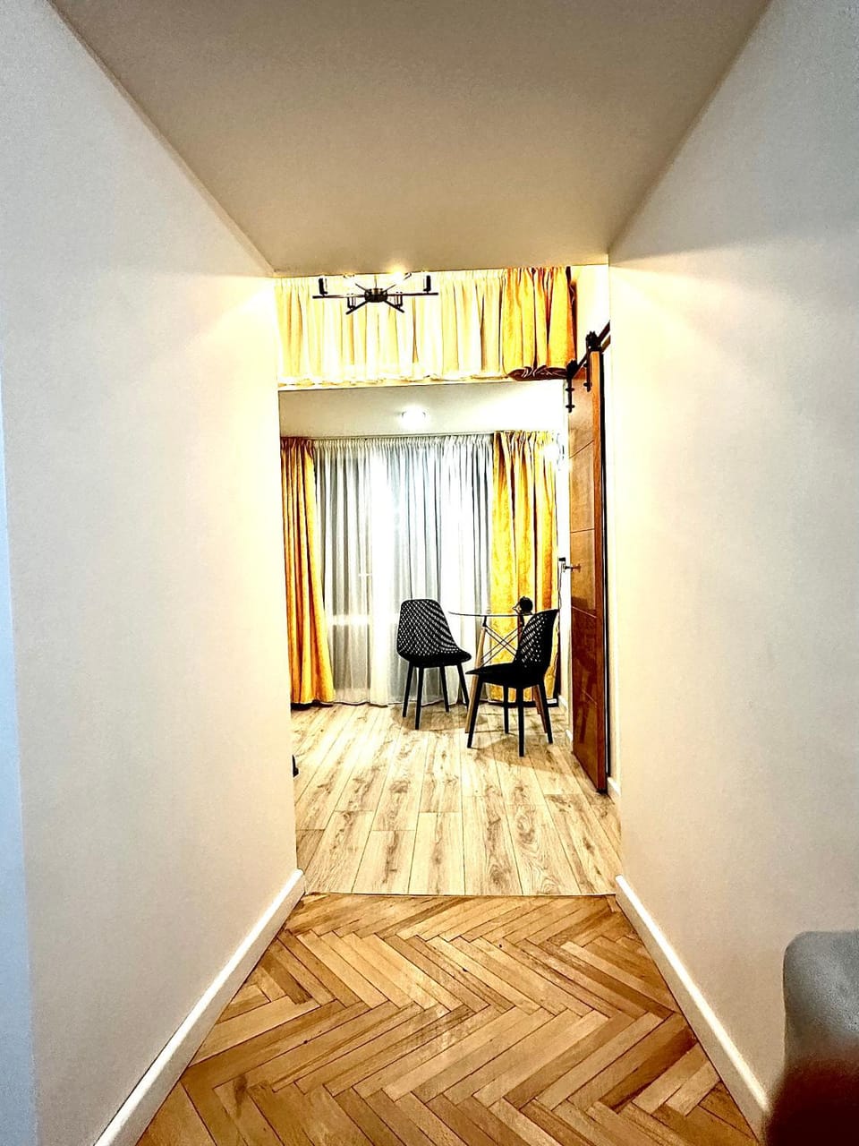 Bed, Photo of the whole room, Seating area
