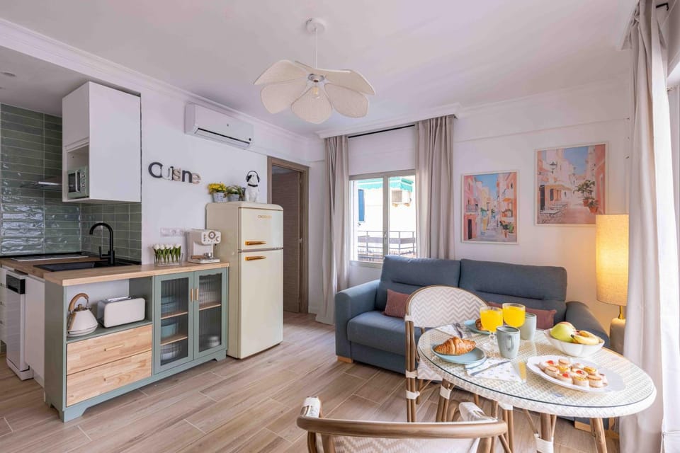 Kitchen or kitchenette, Living room, Dining area, stove