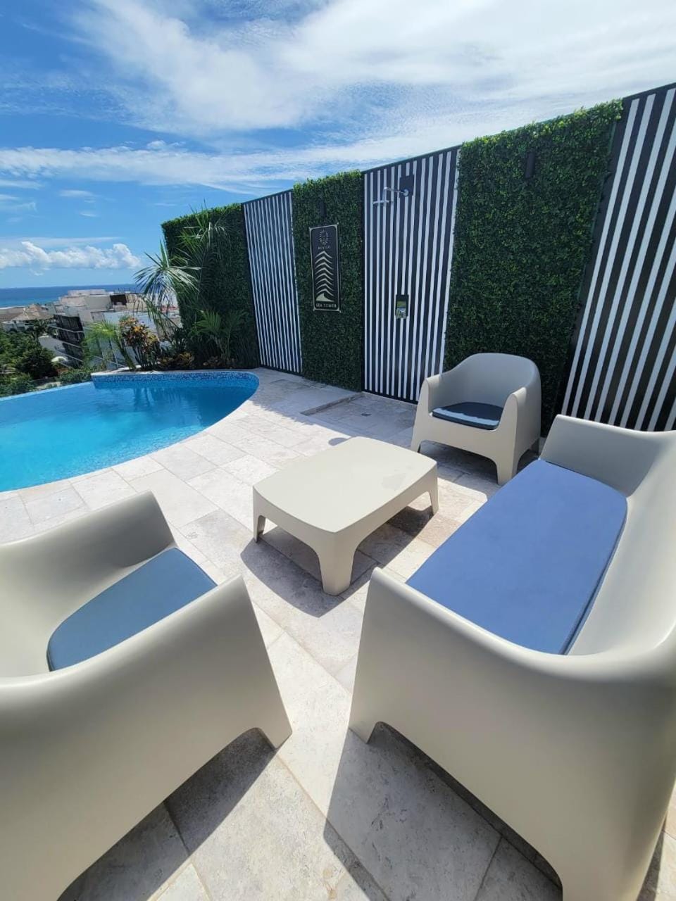 Natural landscape, Balcony/Terrace, Pool view, Swimming pool, Swimming pool, sunbed