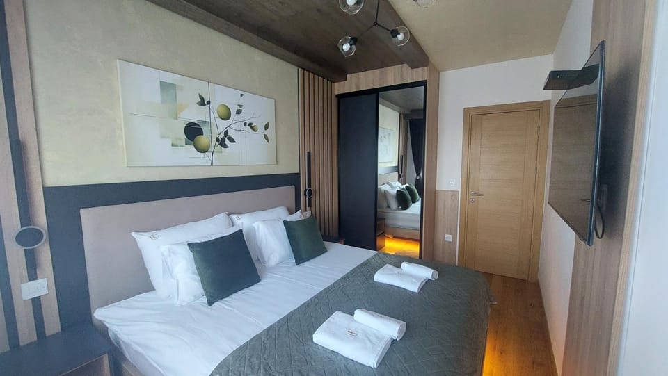 Bed, Bedroom, towels, wardrobe