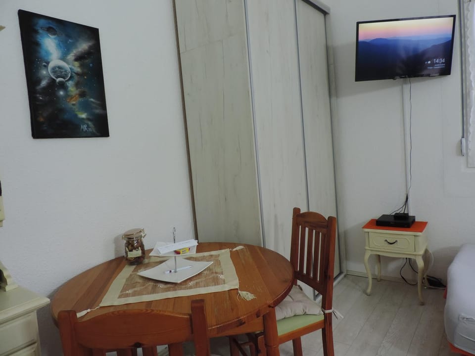 TV and multimedia, Seating area