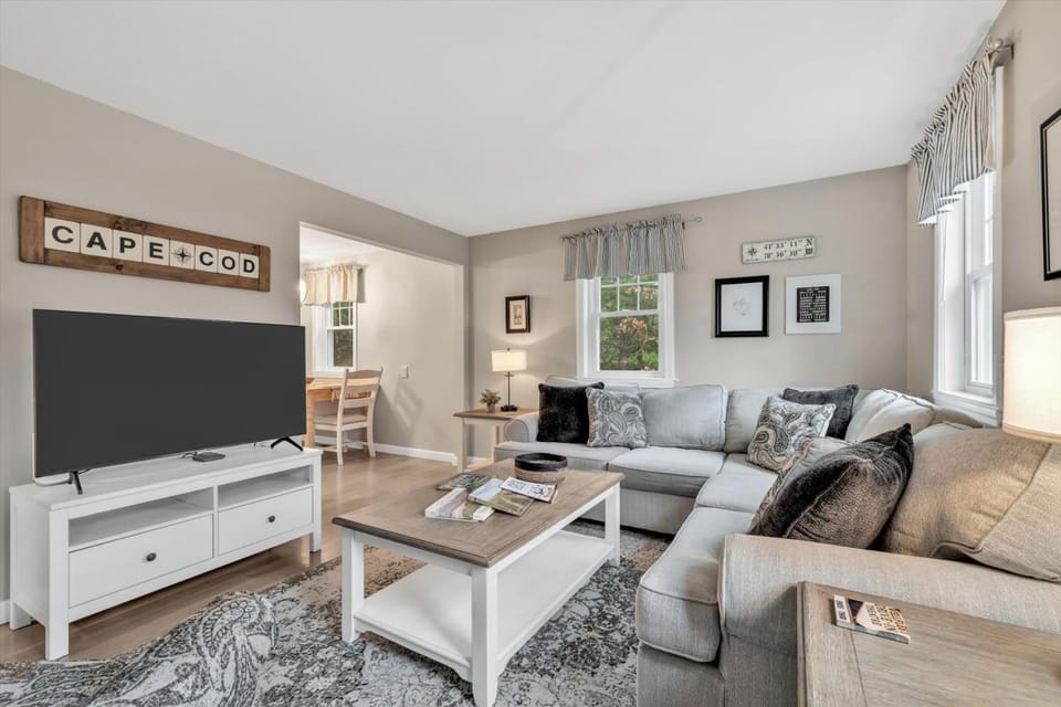 Family-Friendly Home Near Beach with Fenced Yard , Fire Pit, Three Bedroom Plus Office make for Four Unique Sleeping Spaces, Pocasset Home Perfect for Families, Host up to 7, 24 Hr Hospitality House in Pocasset