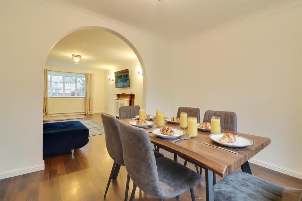 Living room, Food and drinks, Photo of the whole room, Seating area, Dining area