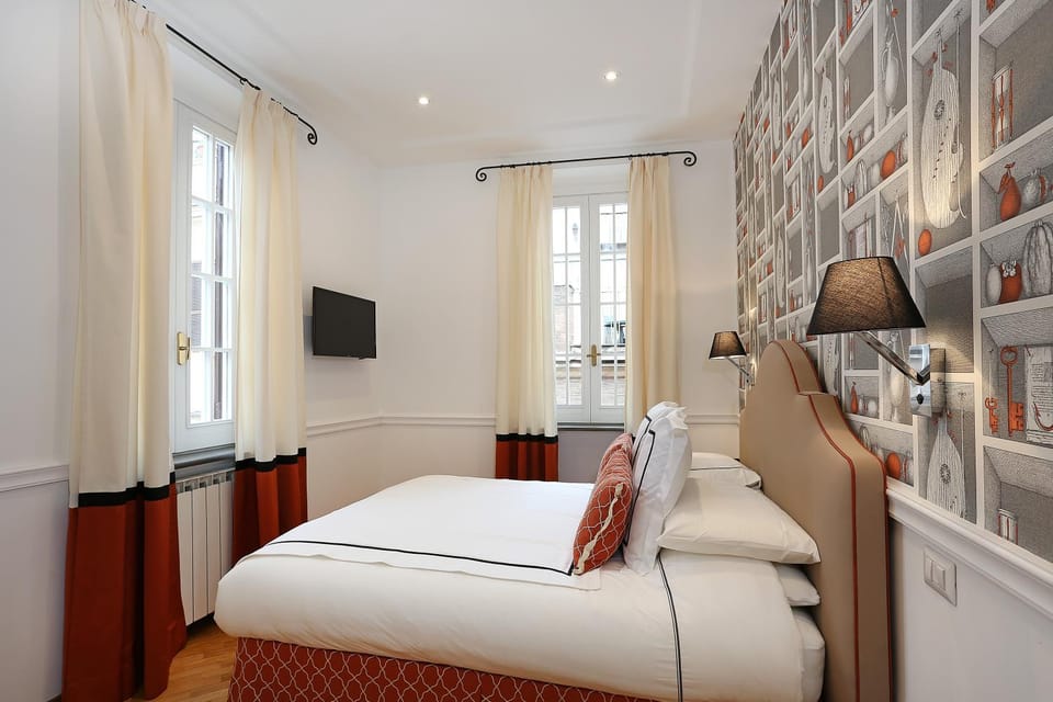 Bed, TV and multimedia, Bedroom