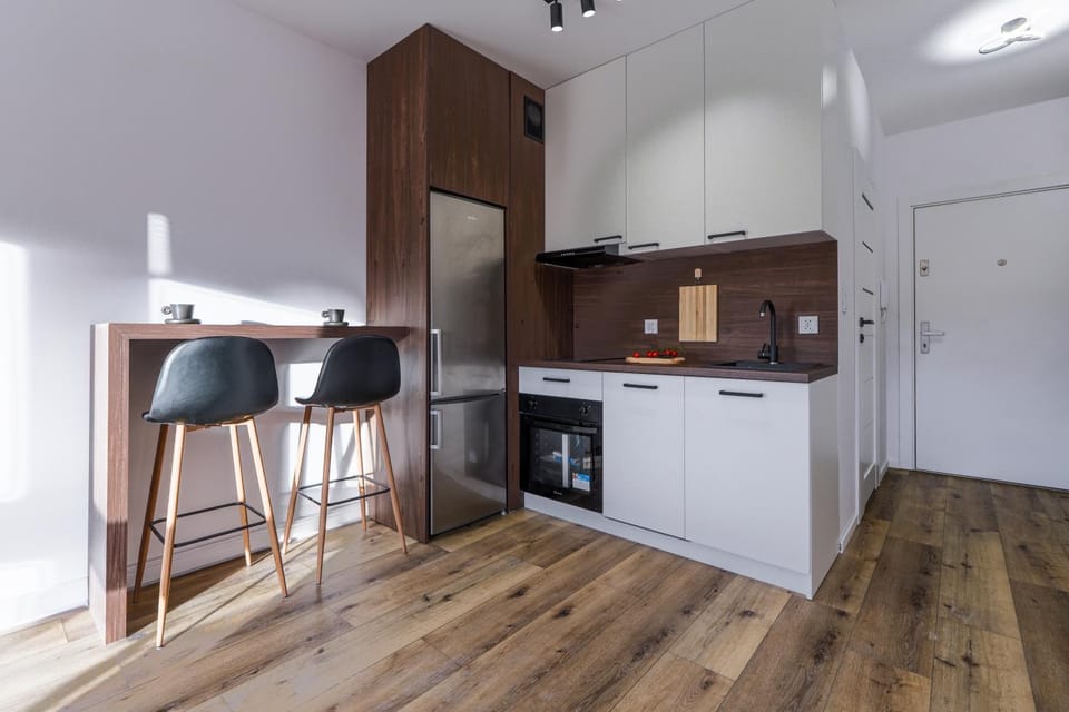 Kitchen or kitchenette, dishwasher, minibar, oven, stove