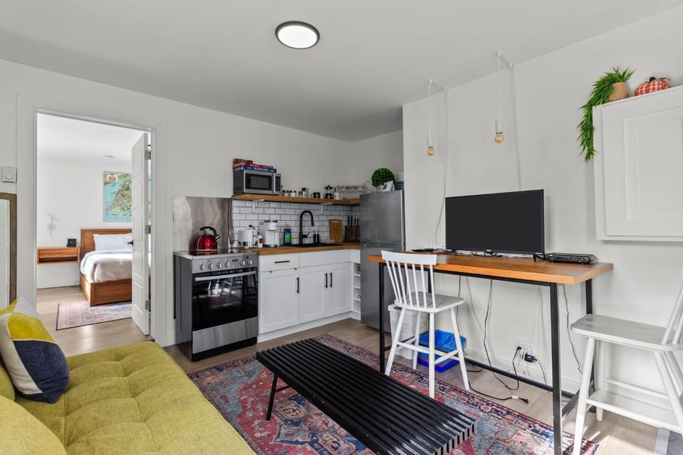 Queens Suite 1BR Free Parking Apartment in St Johns
