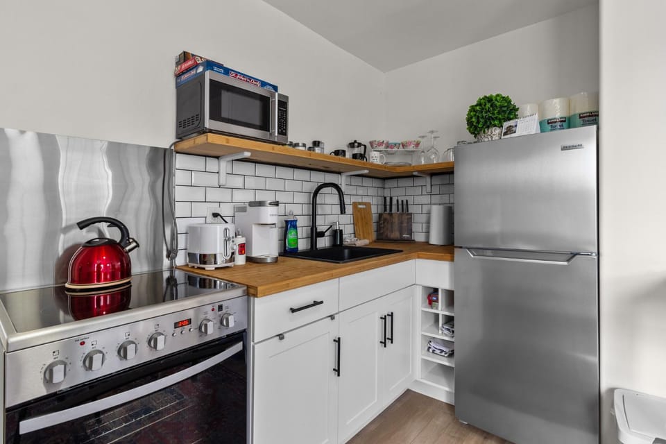 Queens Suite 1BR Free Parking Apartment in St Johns