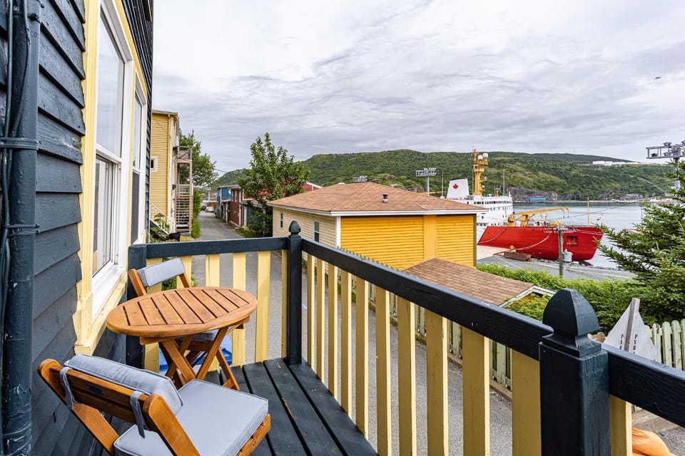 Iconic Battery Cottage Signal Hill Sea&City Views House in St Johns