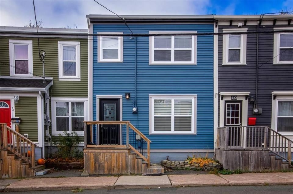 The Fancy House 3bed DT w Fenced Yard House in St Johns