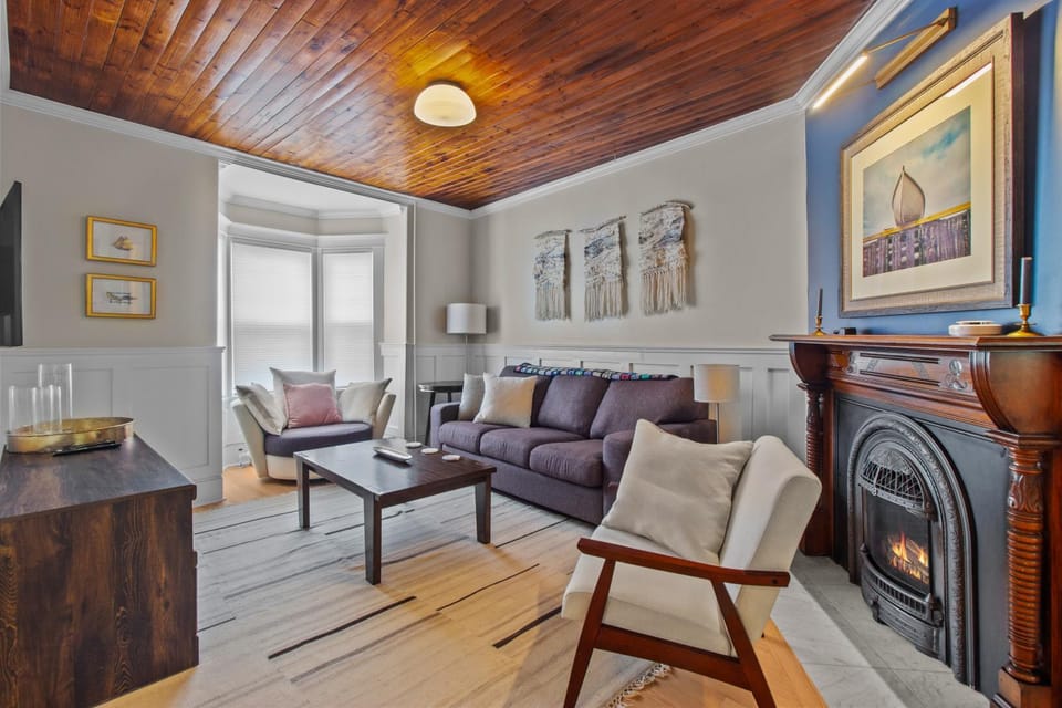 Victorian Jellybean Gem 3Bd King Main 25Ba House in St Johns