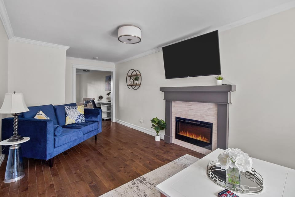 Victoria Hilltop Jelly Bean 3 Bed Large Yard House in St Johns