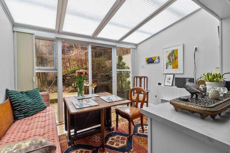 Elegant Victoria 2BR 15BA & Private Yard House in St Johns