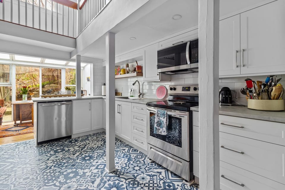 Elegant Victoria 2BR 15BA & Private Yard House in St Johns