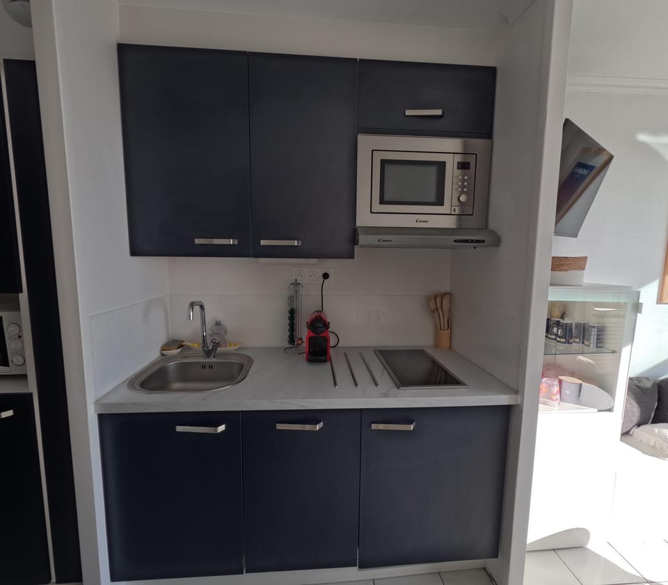 Kitchen or kitchenette, pet friendly, stove