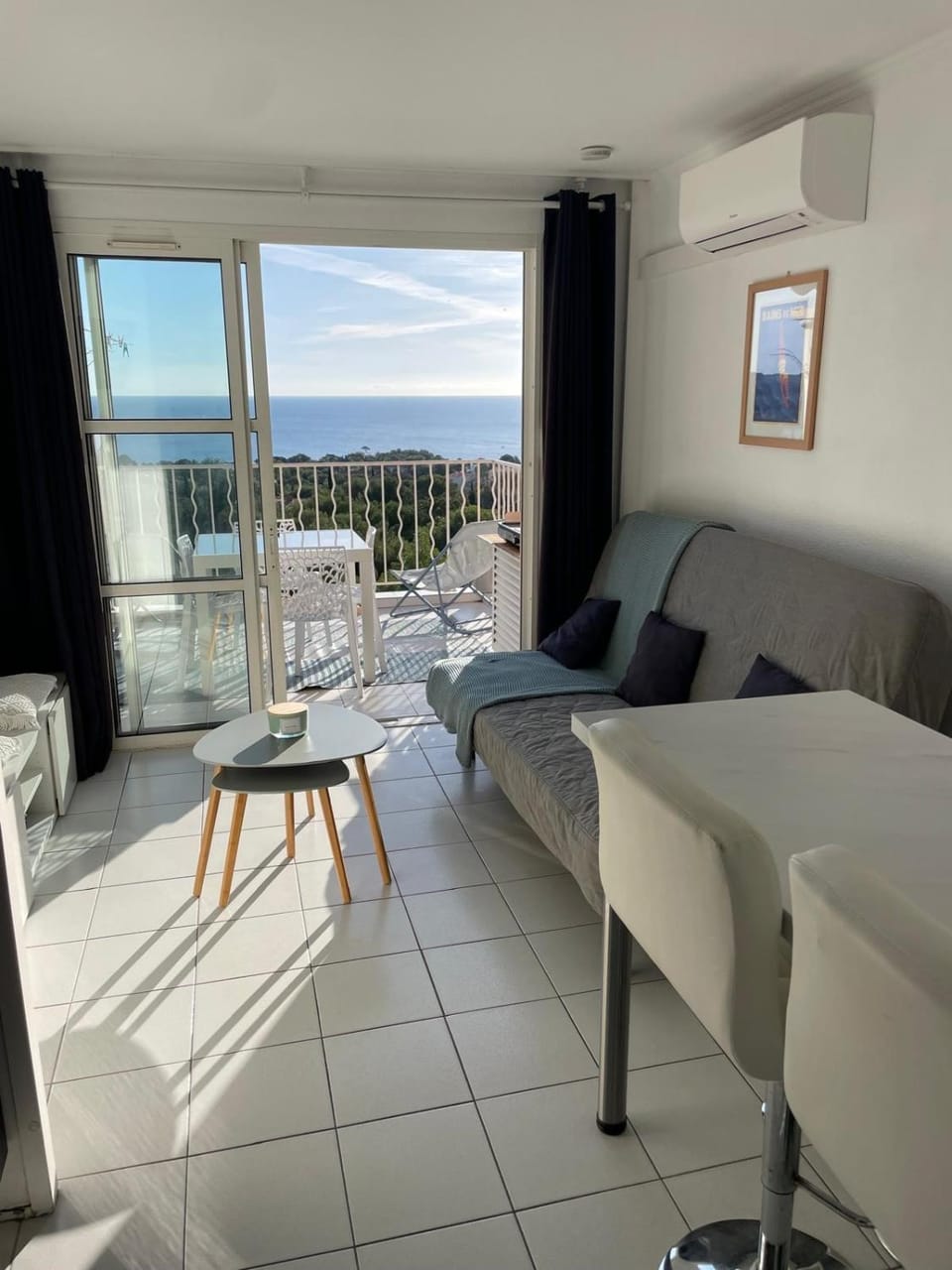 Natural landscape, View (from property/room), Balcony/Terrace, Living room, Seating area, Dining area