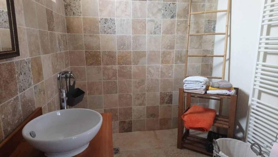Le Tournebride Bed and Breakfast in Solliès-Toucas