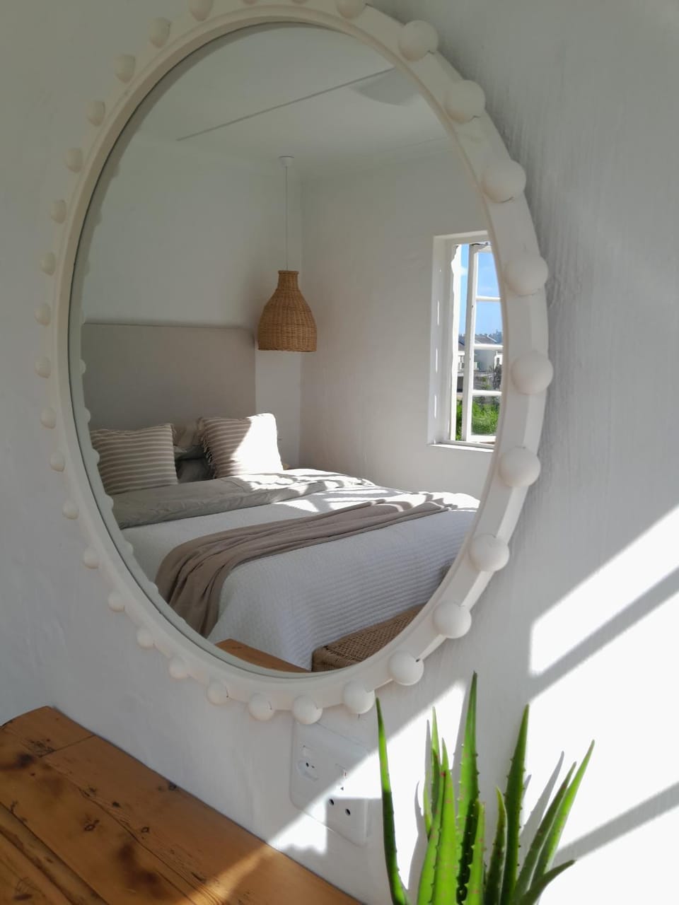 Living room, Photo of the whole room, Bedroom