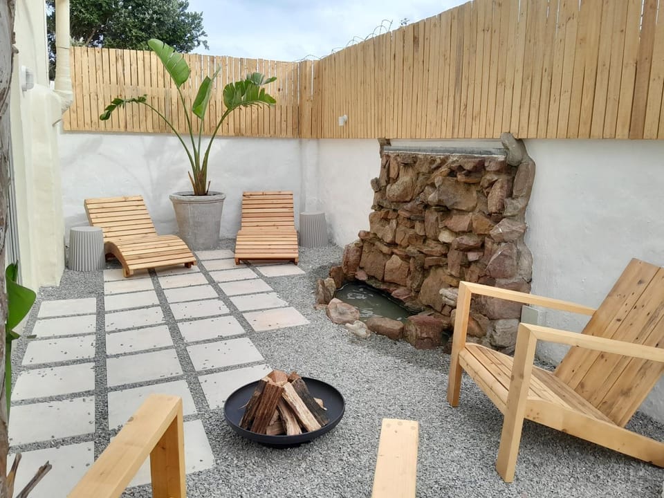 Seating area, Entertainment