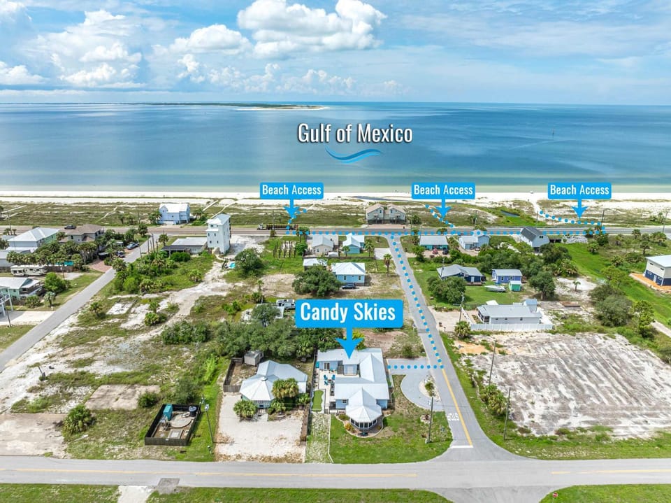 Beach house w boardwalk & fire pit House in Florida