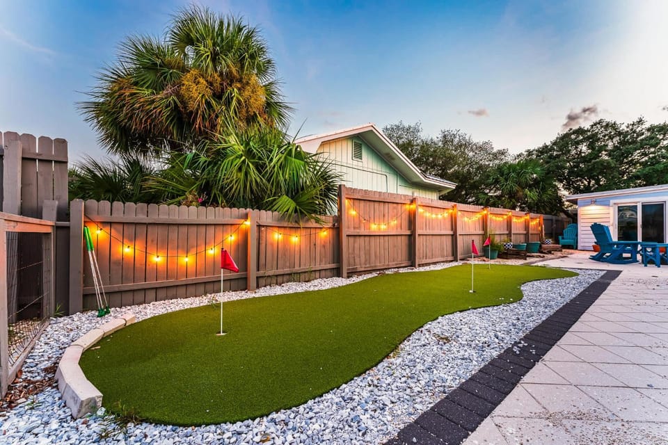 Beach house w boardwalk & fire pit House in Florida
