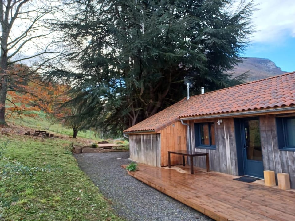 Property building, Natural landscape, Garden view