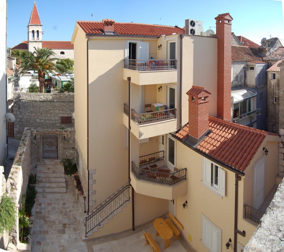 Facade/entrance, Bird's eye view, Balcony/Terrace, Seating area, On site, Garden view