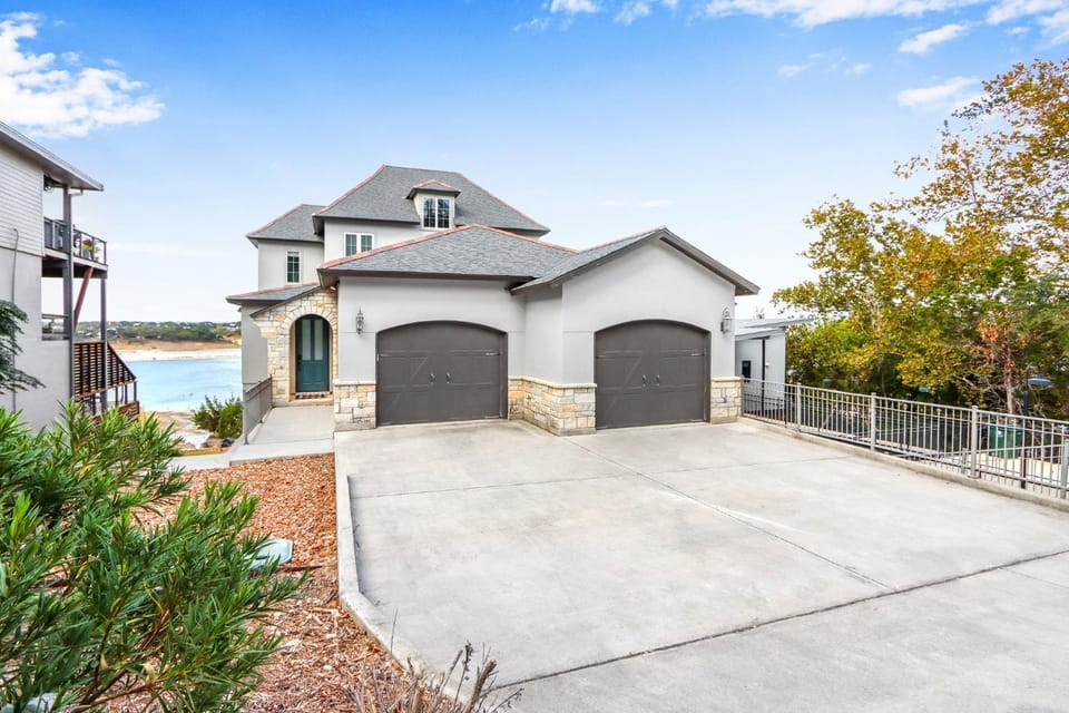 Lakeside Dreamhouse House in Canyon Lake