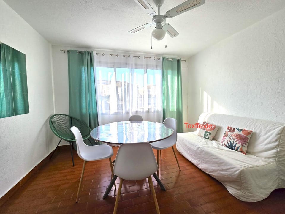 Bed, Dining area