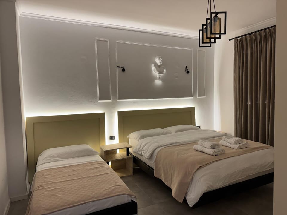 Bedroom, towels