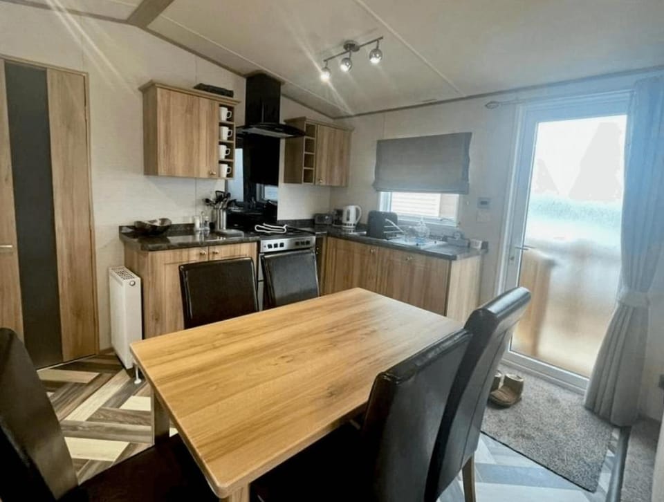 2 Waterski House in Tattershall