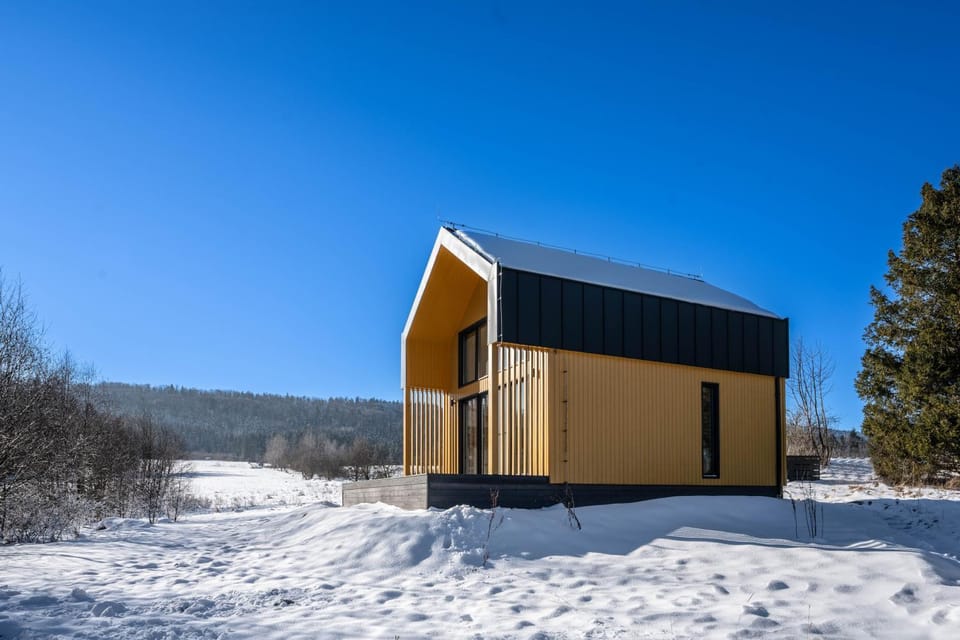 Property building, Day, Natural landscape, Winter, Mountain view