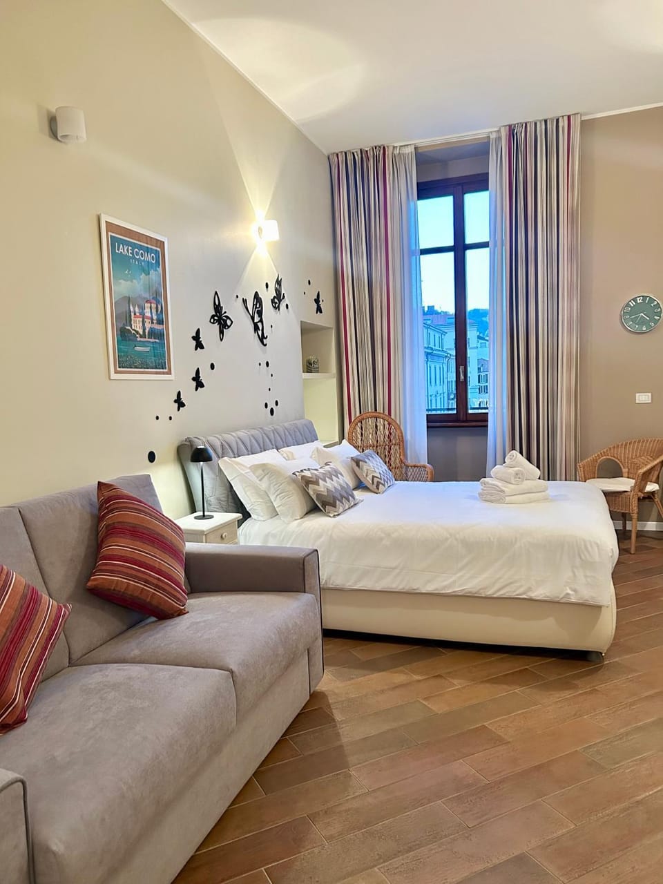 Bed, Living room, Bedroom