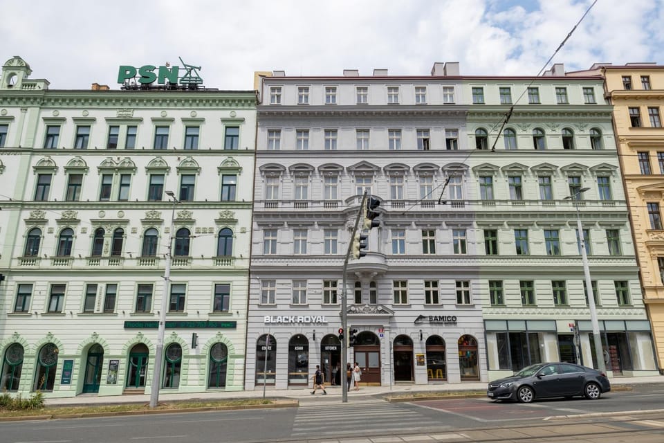 Property building, Street view, Location
