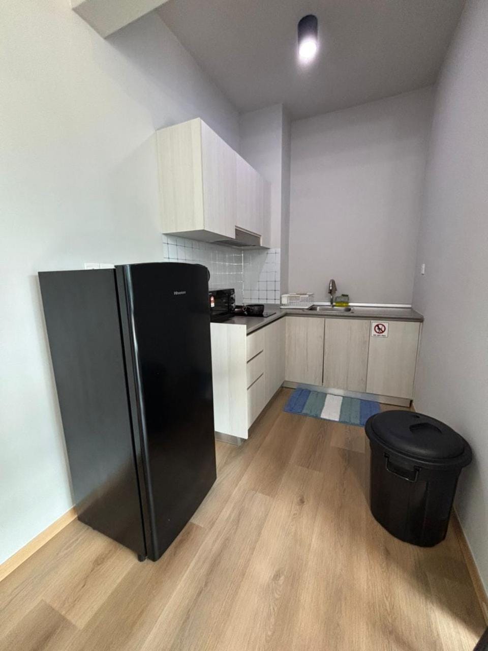 Kitchen or kitchenette, oven, stove