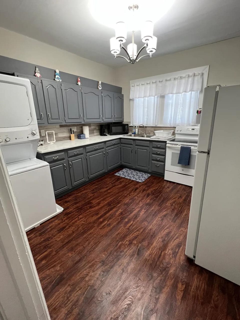 Kitchen or kitchenette, oven, stove