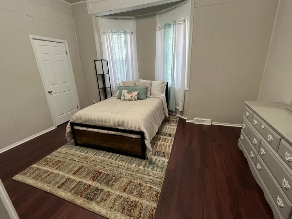 Bedroom, wardrobe