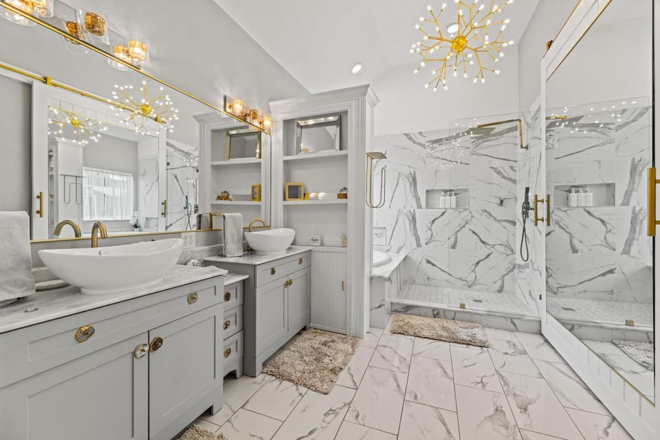 Urban Oasis in Plano 5BD & Heated Pool House in Plano