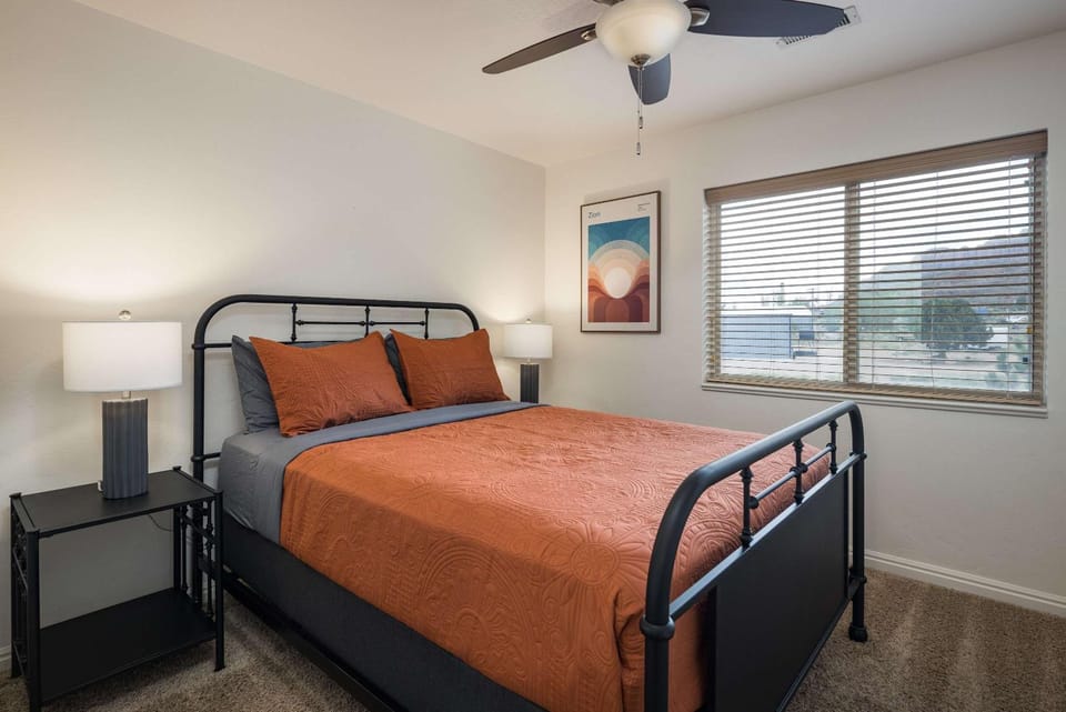 1L Top Floor Moab RedCliff Condo POOL & HOT TUB House in Utah