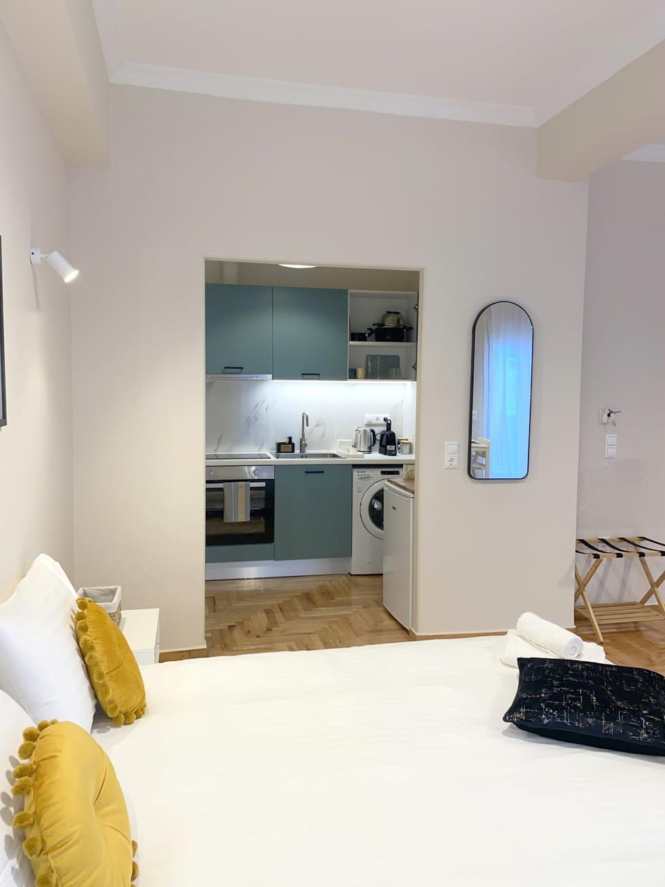 Photo of the whole room, Bedroom, stove