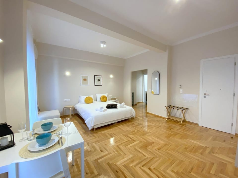 Living room, Photo of the whole room, Seating area, Bedroom