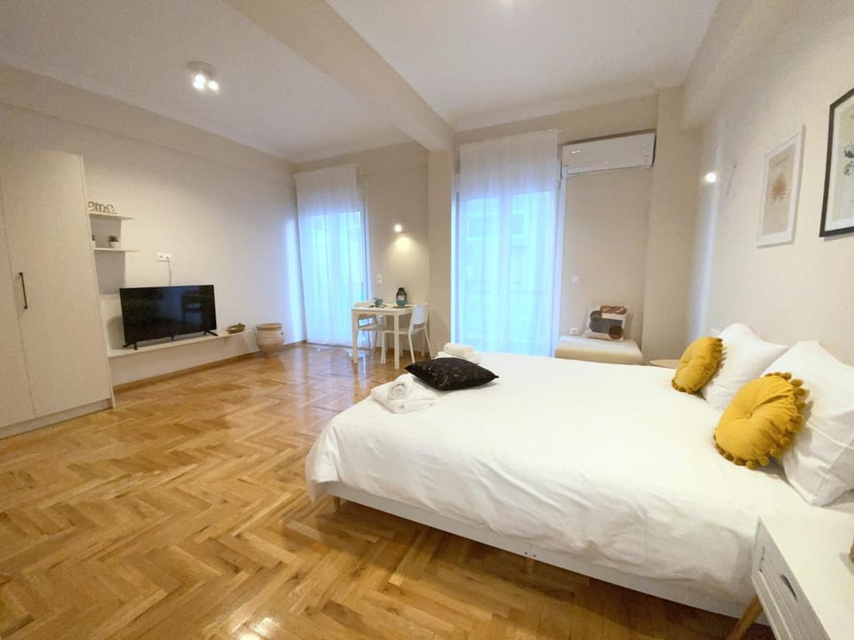 Living room, Photo of the whole room, Seating area, Bedroom